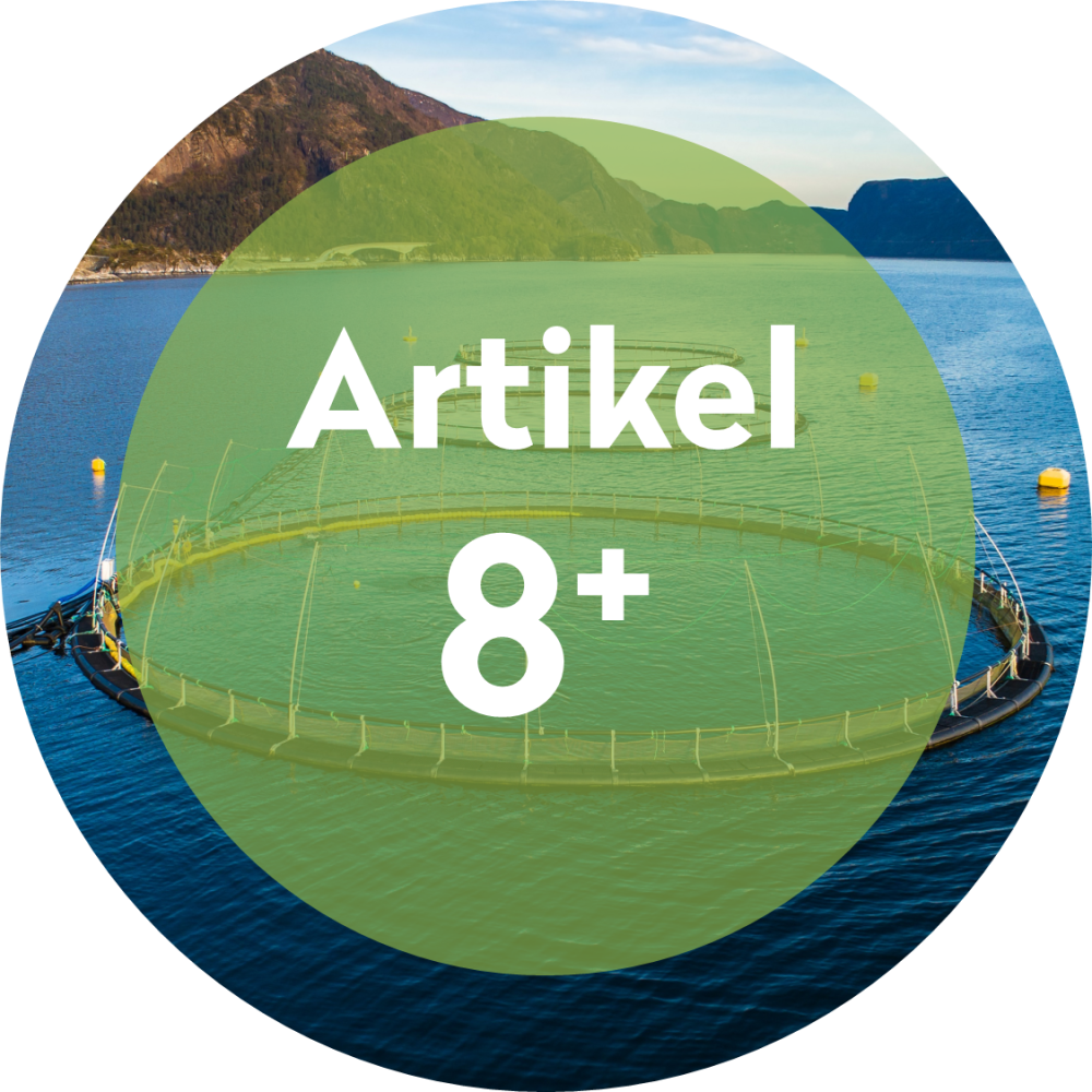 Runde Abbildung eines Aquakultur-Meeresgeheges mit der Aufschrift ‚Artikel 8+‘, Hinweis auf nachhaltige Investmentklassifizierung gemäß EU-Taxonomie.